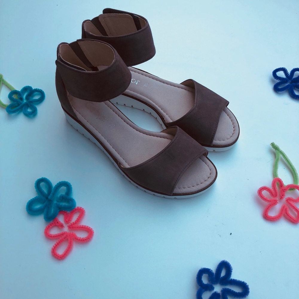 Sandals - Picture 2 of 3